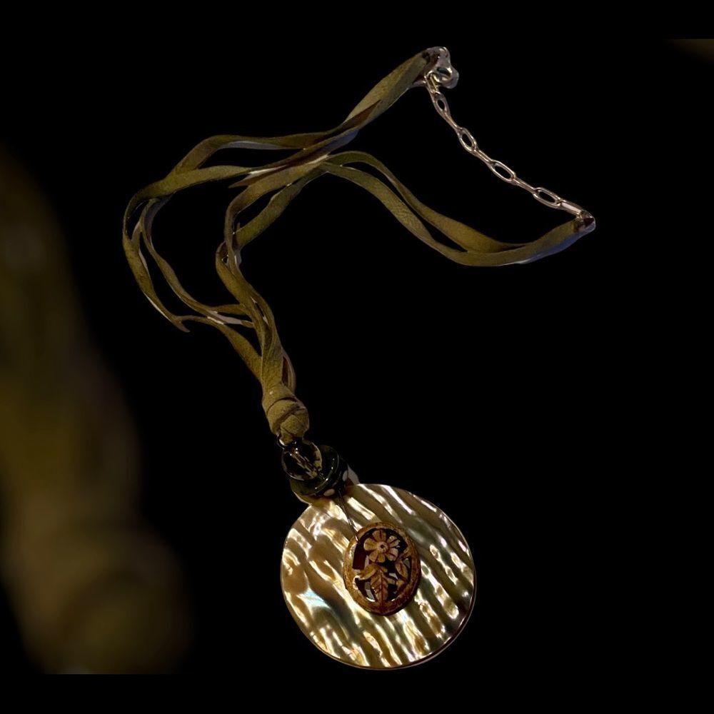 ALI Khan Collection MOP necklace